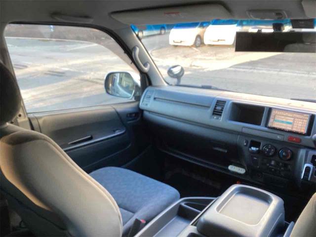 ハイエースワゴン 　ＤＸ　４ＷＤ　ソーラーパネル　換気扇　べバストヒーター　ベッドキット　ＥＴＣ　１００Ｖ電源　サブバッテリー　テーブル　ＨＤＤオーディオ　網戸（14枚目）