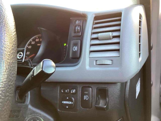 ハイエースワゴン 　ＤＸ　４ＷＤ　ソーラーパネル　換気扇　べバストヒーター　ベッドキット　ＥＴＣ　１００Ｖ電源　サブバッテリー　テーブル　ＨＤＤオーディオ　網戸（22枚目）