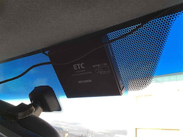 ハイエースワゴン 　ＤＸ　４ＷＤ　ソーラーパネル　換気扇　べバストヒーター　ベッドキット　ＥＴＣ　１００Ｖ電源　サブバッテリー　テーブル　ＨＤＤオーディオ　網戸（27枚目）