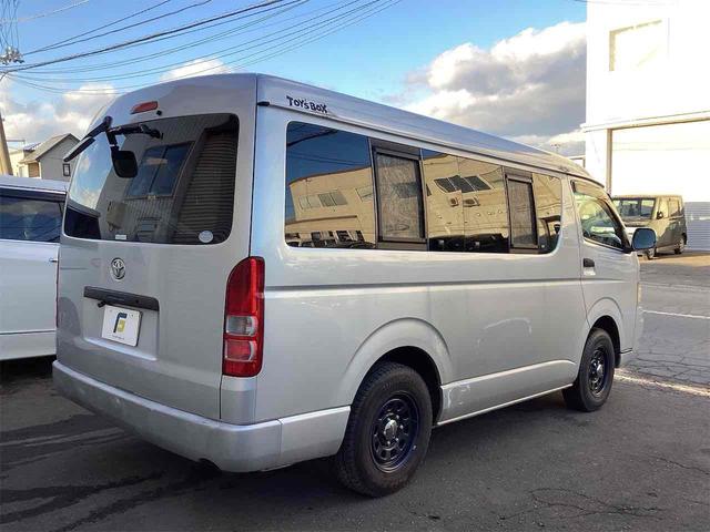 ハイエースワゴン 　ＤＸ　４ＷＤ　ソーラーパネル　換気扇　べバストヒーター　ベッドキット　ＥＴＣ　１００Ｖ電源　サブバッテリー　テーブル　ＨＤＤオーディオ　網戸（32枚目）