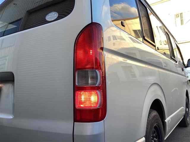 ハイエースワゴン 　ＤＸ　４ＷＤ　ソーラーパネル　換気扇　べバストヒーター　ベッドキット　ＥＴＣ　１００Ｖ電源　サブバッテリー　テーブル　ＨＤＤオーディオ　網戸（33枚目）