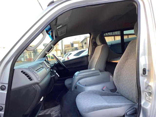 ハイエースワゴン 　ＤＸ　４ＷＤ　ソーラーパネル　換気扇　べバストヒーター　ベッドキット　ＥＴＣ　１００Ｖ電源　サブバッテリー　テーブル　ＨＤＤオーディオ　網戸（43枚目）