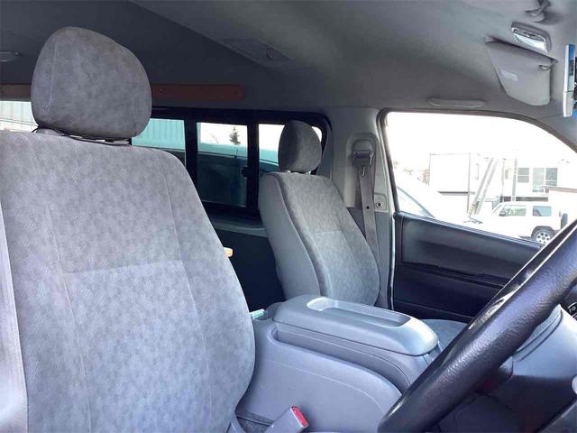 ハイエースワゴン 　ＤＸ　４ＷＤ　ソーラーパネル　換気扇　べバストヒーター　ベッドキット　ＥＴＣ　１００Ｖ電源　サブバッテリー　テーブル　ＨＤＤオーディオ　網戸（49枚目）