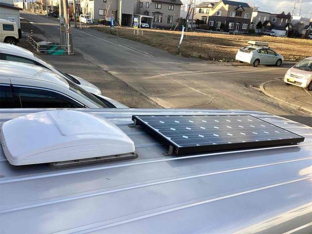 ハイエースワゴン 　ＤＸ　４ＷＤ　ソーラーパネル　換気扇　べバストヒーター　ベッドキット　ＥＴＣ　１００Ｖ電源　サブバッテリー　テーブル　ＨＤＤオーディオ　網戸（53枚目）