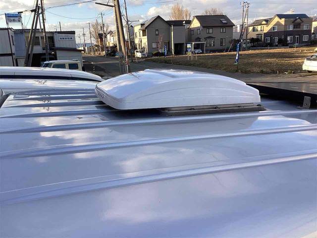 ハイエースワゴン 　ＤＸ　４ＷＤ　ソーラーパネル　換気扇　べバストヒーター　ベッドキット　ＥＴＣ　１００Ｖ電源　サブバッテリー　テーブル　ＨＤＤオーディオ　網戸（54枚目）