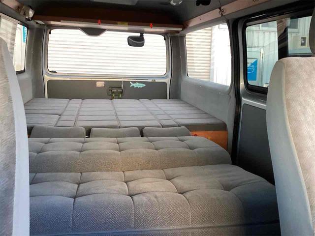 ハイエースワゴン 　ＤＸ　４ＷＤ　ソーラーパネル　換気扇　べバストヒーター　ベッドキット　ＥＴＣ　１００Ｖ電源　サブバッテリー　テーブル　ＨＤＤオーディオ　網戸（58枚目）
