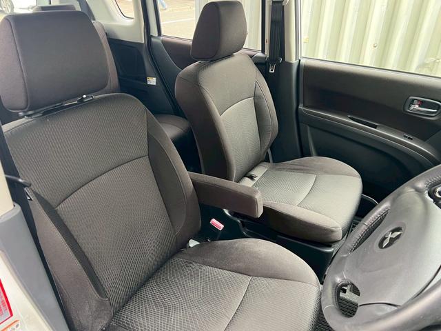 デリカＤ：２ Ｓ　４ＷＤ　両側電動スライドドア　アルミホイール　オートライト　ＨＩＤ　スマートキー　シートヒーター　ＣＶＴ　盗難防止システム　衝突安全ボディ　ＡＢＳ　エアコン　パワーステアリング　パワーウィンドウ（23枚目）