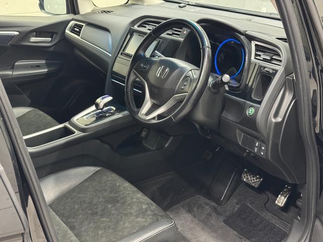 目立つ汚れなどもなく、綺麗な状態で気持ちがいいです☆