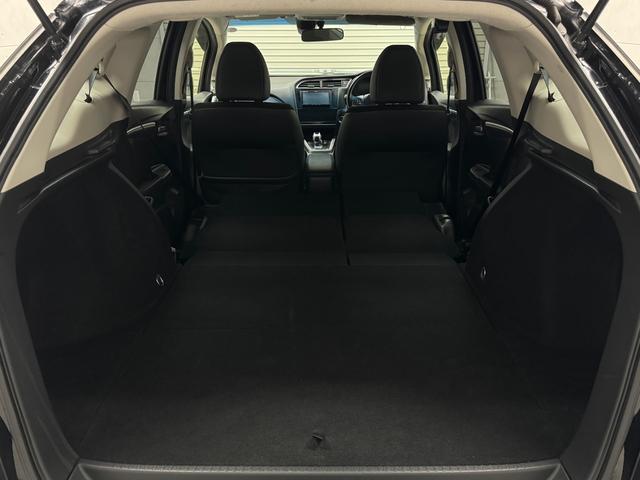 ラゲッジスペースも十分な広さがありますのでお荷物をしっかり積み込めます！