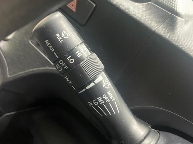 アクア 新規車検整備付☆1年距離無制限保証付☆ETC☆バックカメラ☆コーナーセンサー☆純正ナビ☆Bluetooth接続☆CD再生☆夏冬タイヤ付☆キーレス(28枚目)