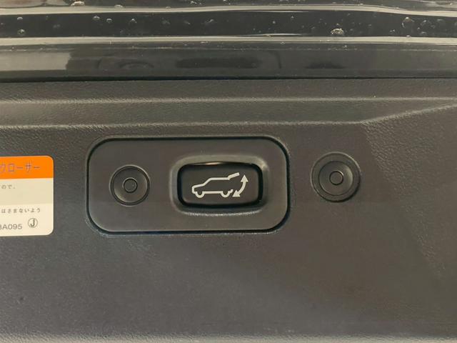 デリカＤ：５ Ｐ　４ＷＤ　ＭＤＦベッドキット　ヴァレンティＬＥＤテール　純正カーテン　ＪＡＯＳリアスポイラー　両側パワースライドドア　ＫＥＮＷＯＯＤＳＤナビ　前席シートヒーター　電動リアゲート　Ｄ席パワーシート（6枚目）