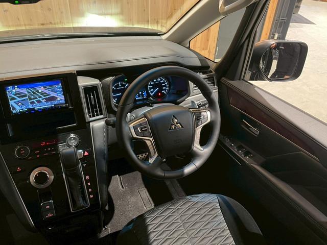 デリカＤ：５ Ｐ　４ＷＤ　ＭＤＦベッドキット　ヴァレンティＬＥＤテール　純正カーテン　ＪＡＯＳリアスポイラー　両側パワースライドドア　ＫＥＮＷＯＯＤＳＤナビ　前席シートヒーター　電動リアゲート　Ｄ席パワーシート（24枚目）