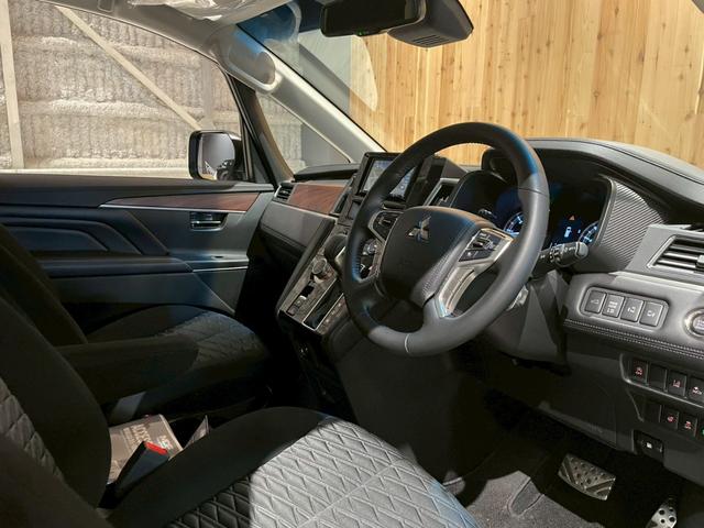 デリカＤ：５ Ｐ　４ＷＤ　ＭＤＦベッドキット　ヴァレンティＬＥＤテール　純正カーテン　ＪＡＯＳリアスポイラー　両側パワースライドドア　ＫＥＮＷＯＯＤＳＤナビ　前席シートヒーター　電動リアゲート　Ｄ席パワーシート（28枚目）