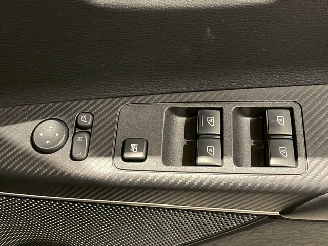 デリカＤ：５ Ｐ　４ＷＤ　ＭＤＦベッドキット　ヴァレンティＬＥＤテール　純正カーテン　ＪＡＯＳリアスポイラー　両側パワースライドドア　ＫＥＮＷＯＯＤＳＤナビ　前席シートヒーター　電動リアゲート　Ｄ席パワーシート（31枚目）