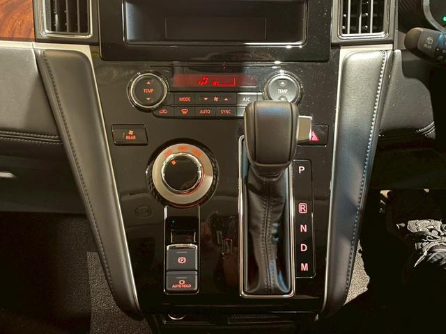 デリカＤ：５ Ｐ　４ＷＤ　ＭＤＦベッドキット　ヴァレンティＬＥＤテール　純正カーテン　ＪＡＯＳリアスポイラー　両側パワースライドドア　ＫＥＮＷＯＯＤＳＤナビ　前席シートヒーター　電動リアゲート　Ｄ席パワーシート（40枚目）