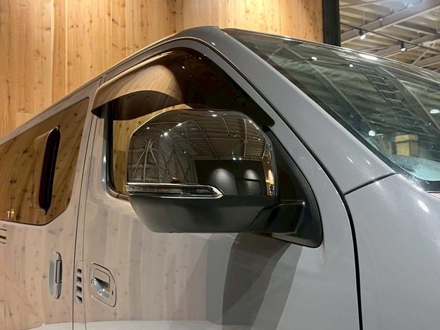 キャラバン グランドプレミアムＧＸ　マイルーム　ベッドキット　レクセル１６インチホイール　オープンカントリー純正７インチＳＤナビ　デジタルインナーミラー　片側パワースライドドア　前席シートヒーター　アラウンドビューモニター（13枚目）