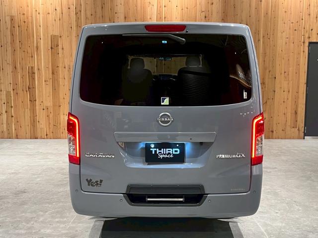 キャラバン グランドプレミアムＧＸ　マイルーム　ベッドキット　レクセル１６インチホイール　オープンカントリー純正７インチＳＤナビ　デジタルインナーミラー　片側パワースライドドア　前席シートヒーター　アラウンドビューモニター（17枚目）
