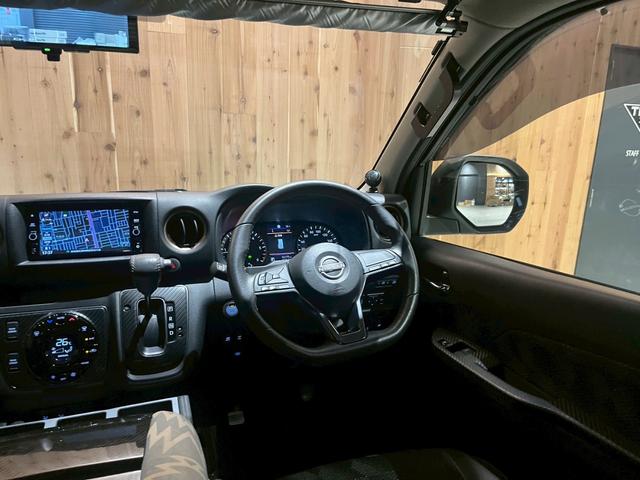 キャラバン グランドプレミアムＧＸ　マイルーム　ベッドキット　レクセル１６インチホイール　オープンカントリー純正７インチＳＤナビ　デジタルインナーミラー　片側パワースライドドア　前席シートヒーター　アラウンドビューモニター（21枚目）