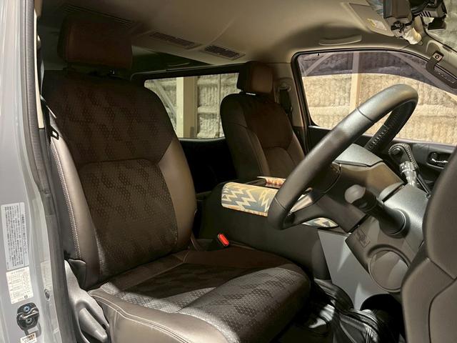 キャラバン グランドプレミアムＧＸ　マイルーム　ベッドキット　レクセル１６インチホイール　オープンカントリー純正７インチＳＤナビ　デジタルインナーミラー　片側パワースライドドア　前席シートヒーター　アラウンドビューモニター（23枚目）