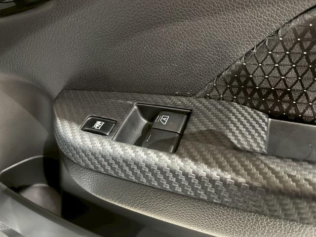 キャラバン グランドプレミアムＧＸ　マイルーム　ベッドキット　レクセル１６インチホイール　オープンカントリー純正７インチＳＤナビ　デジタルインナーミラー　片側パワースライドドア　前席シートヒーター　アラウンドビューモニター（27枚目）