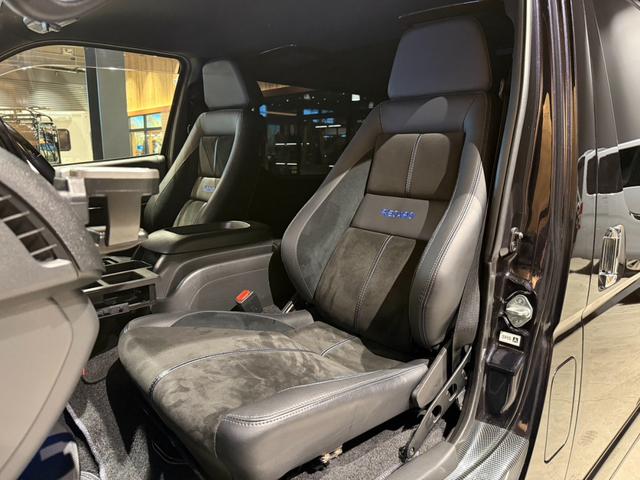 ハイエースバン スーパーGL ダークプライムII 1インチリフトアップ オーバーフェンダー TRDフロントバンパーガーニッシュ ベッドキット スライドトレイ レカロシート 10インチフローティングSDナビ アラウンドビューモニター 両側Pスライドドア(9枚目)