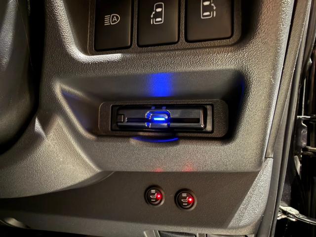 ハイエースバン スーパーGL ダークプライムII 1インチリフトアップ オーバーフェンダー TRDフロントバンパーガーニッシュ ベッドキット スライドトレイ レカロシート 10インチフローティングSDナビ アラウンドビューモニター 両側Pスライドドア(16枚目)