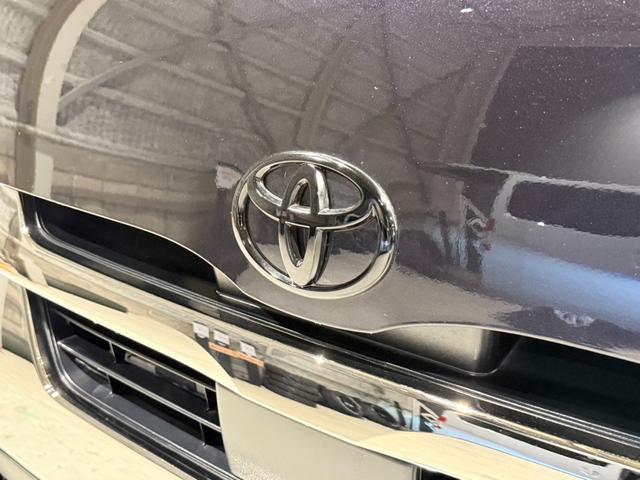 ハイエースバン スーパーGL ダークプライムII 1インチリフトアップ オーバーフェンダー TRDフロントバンパーガーニッシュ ベッドキット スライドトレイ レカロシート 10インチフローティングSDナビ アラウンドビューモニター 両側Pスライドドア(19枚目)