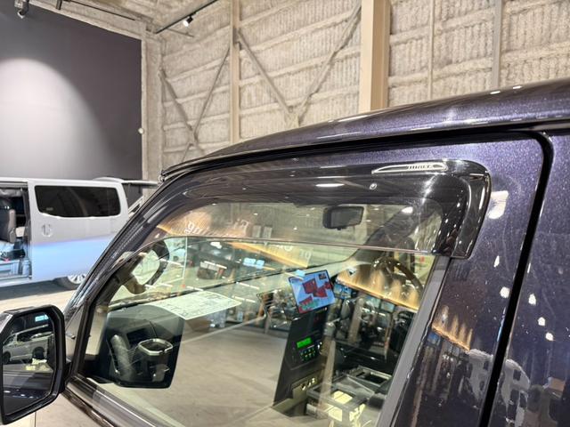 ハイエースバン スーパーGL ダークプライムII 1インチリフトアップ オーバーフェンダー TRDフロントバンパーガーニッシュ ベッドキット スライドトレイ レカロシート 10インチフローティングSDナビ アラウンドビューモニター 両側Pスライドドア(20枚目)