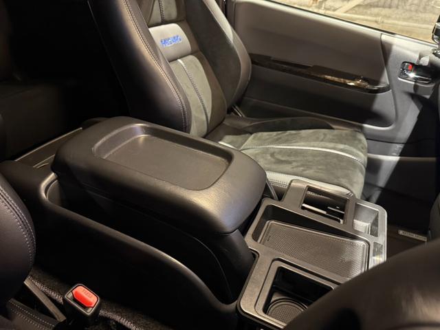 ハイエースバン スーパーGL ダークプライムII 1インチリフトアップ オーバーフェンダー TRDフロントバンパーガーニッシュ ベッドキット スライドトレイ レカロシート 10インチフローティングSDナビ アラウンドビューモニター 両側Pスライドドア(26枚目)