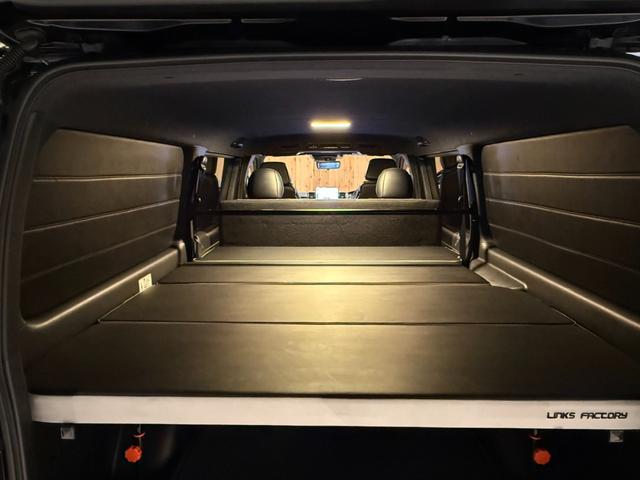ハイエースバン スーパーGL ダークプライムII 1インチリフトアップ オーバーフェンダー TRDフロントバンパーガーニッシュ ベッドキット スライドトレイ レカロシート 10インチフローティングSDナビ アラウンドビューモニター 両側Pスライドドア(28枚目)