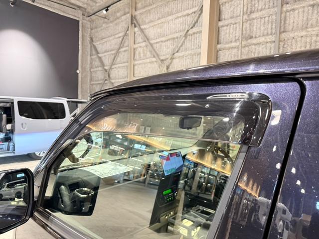 ハイエースバン スーパーGL ダークプライムII 1インチリフトアップ オーバーフェンダー TRDフロントバンパーガーニッシュ ベッドキット スライドトレイ レカロシート 10インチフローティングSDナビ アラウンドビューモニター 両側Pスライドドア(49枚目)