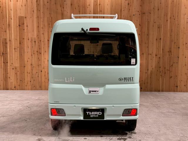 ハイゼットカーゴ クルーズ　ラクネルリリィ・２トーンカラー・ラクネルリリィベースキット・ベースキャリア・クラツィオシートカバー・１４インチアルミホイール・両側パワースライドドア・９インチディスプレイオーディオ（6枚目）