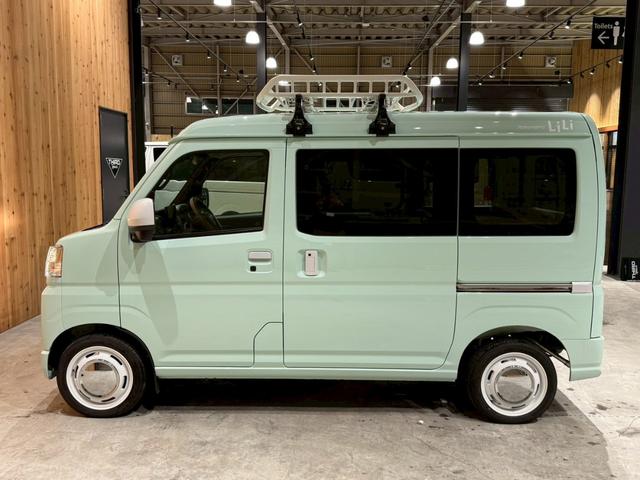 ハイゼットカーゴ クルーズ　ラクネルリリィ・２トーンカラー・ラクネルリリィベースキット・ベースキャリア・クラツィオシートカバー・１４インチアルミホイール・両側パワースライドドア・９インチディスプレイオーディオ（9枚目）
