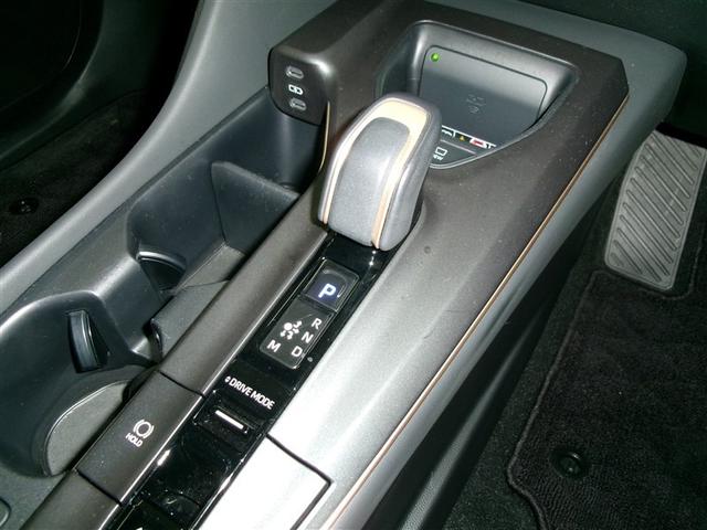 クラウンクロスオーバー ＲＳアドバンスド　衝突回避　寒冷地　オートクルーズコントロール　横滑り防止　パワーシート　レザーシート　ＬＥＤ　アルミホイール　ＡＣ１００Ｖ　スマートキー　ＡＢＳ　フルオートエアコン　イモビライザー　ＥＴＣ　キーレス（6枚目）