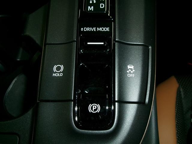 クラウンクロスオーバー ＲＳアドバンスド　衝突回避　寒冷地　オートクルーズコントロール　横滑り防止　パワーシート　レザーシート　ＬＥＤ　アルミホイール　ＡＣ１００Ｖ　スマートキー　ＡＢＳ　フルオートエアコン　イモビライザー　ＥＴＣ　キーレス（21枚目）