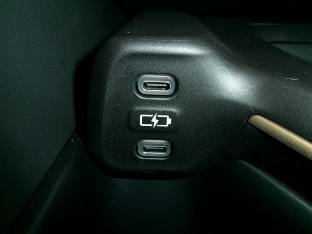 クラウンクロスオーバー ＲＳアドバンスド　衝突回避　寒冷地　オートクルーズコントロール　横滑り防止　パワーシート　レザーシート　ＬＥＤ　アルミホイール　ＡＣ１００Ｖ　スマートキー　ＡＢＳ　フルオートエアコン　イモビライザー　ＥＴＣ　キーレス（29枚目）