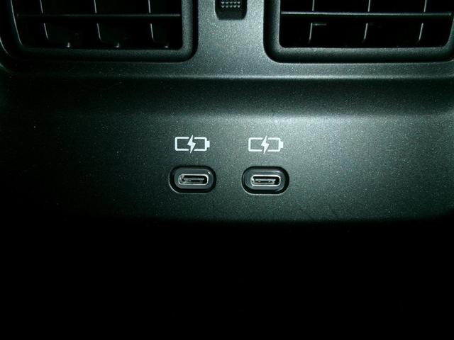 クラウンクロスオーバー ＲＳアドバンスド　衝突回避　寒冷地　オートクルーズコントロール　横滑り防止　パワーシート　レザーシート　ＬＥＤ　アルミホイール　ＡＣ１００Ｖ　スマートキー　ＡＢＳ　フルオートエアコン　イモビライザー　ＥＴＣ　キーレス（30枚目）