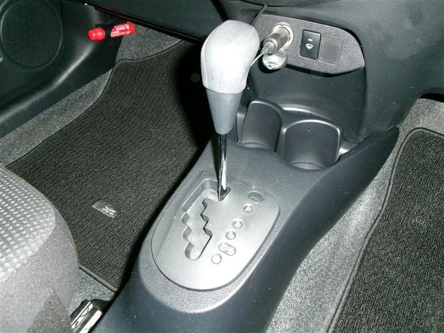 ヴィッツ F アルミ PW ESC PS キーレスエントリー 切替式4WD 記録簿 DVD フルセグテレビ ABS Bカメラ エアコン 寒冷地 Wエアバッグ メモリーナビゲーション ナビTV エアバッグ(6枚目)