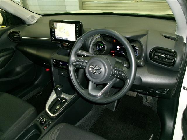 ヤリスクロス ハイブリッドＧ　ＥＳＣ　メディアプレイヤー接続　衝突軽減　ＬＥＤヘッド　寒冷地　盗難防止装置　スマートキー　キーレス　ＥＴＣ　オートエアコン　オートクルーズコントロール　バックカメラ　４ＷＤ　ＤＶＤ再生　ＡＢＳ（4枚目）