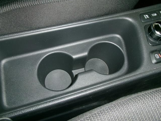 ヤリスクロス ハイブリッドＧ　ＥＳＣ　メディアプレイヤー接続　衝突軽減　ＬＥＤヘッド　寒冷地　盗難防止装置　スマートキー　キーレス　ＥＴＣ　オートエアコン　オートクルーズコントロール　バックカメラ　４ＷＤ　ＤＶＤ再生　ＡＢＳ（25枚目）