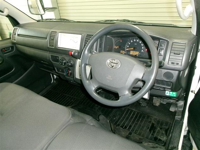 ハイエースバン ロングＤＸ　アルミ　バックモニター　エアバック　フルタイム４ＷＤ　寒冷地　ＡＵＸ　ＥＴＣ付き　パワーウインドウ　キーレス　ＡＢＳ　パワーステアリング　３列シート　マニュアルエアコン　ナビ　メモリーナビ（4枚目）