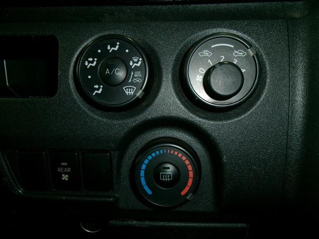 ハイエースバン ロングＤＸ　アルミ　バックモニター　エアバック　フルタイム４ＷＤ　寒冷地　ＡＵＸ　ＥＴＣ付き　パワーウインドウ　キーレス　ＡＢＳ　パワーステアリング　３列シート　マニュアルエアコン　ナビ　メモリーナビ（24枚目）