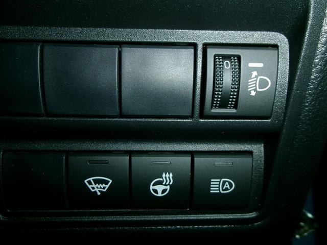 ヤリスクロス ハイブリッドZ クルーズC 横滑防止装置 リアカメラ LEDライト 盗難防止装置 電動シート AW キーレス 寒冷地仕様 スマートキー ABS 半革シート 4WD ミュージックプレイヤー接続可 エアバッグ エアコン(17枚目)