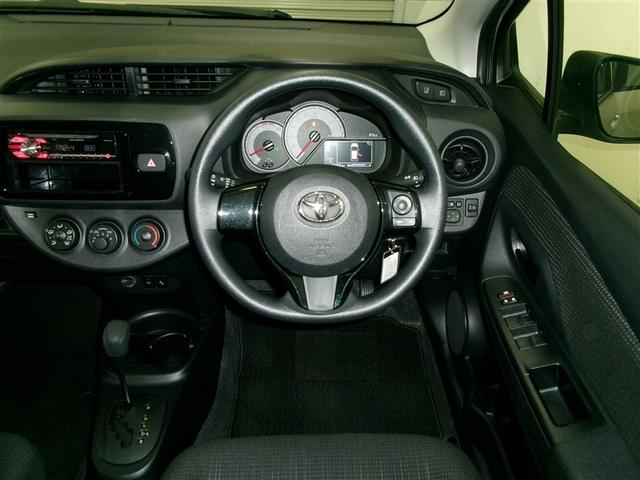 ヴィッツ Ｆ　衝突被害軽減装置　パワーウィンドウ　エアバック　Ｗエアバック　エアコン　横滑り防止装置　キーレスキー　整備記録簿　パワステ　アルミホイール　ＡＢＳ（5枚目）