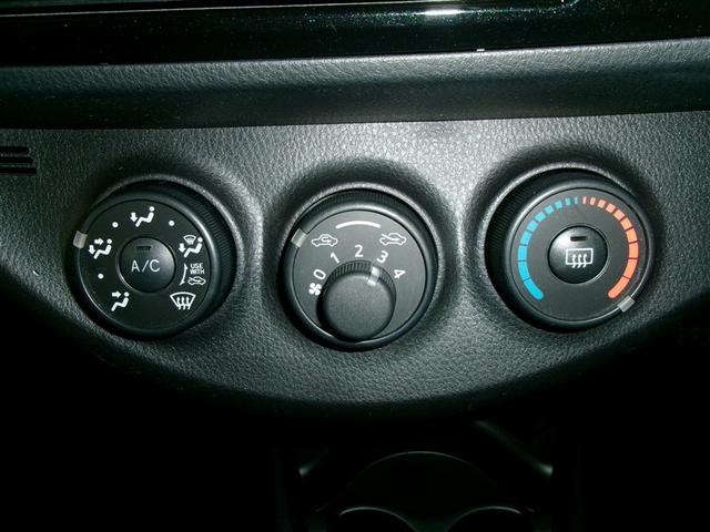 ヴィッツ Ｆ　衝突被害軽減装置　パワーウィンドウ　エアバック　Ｗエアバック　エアコン　横滑り防止装置　キーレスキー　整備記録簿　パワステ　アルミホイール　ＡＢＳ（17枚目）