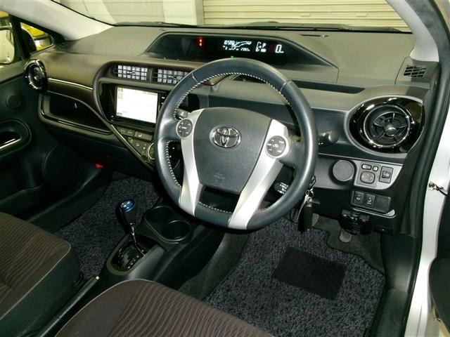 アクア Ｇ　バックモニタ　セキュリティー　メンテナンスノート　デュアルエアバック　ナビＴＶ　パワーウィンドウ　地デジ　ＥＳＣ　ＡＴエアコン　ＡＢＳ　パワーステアリング　オートクルーズ　アルミ　運転席エアバッグ（4枚目）