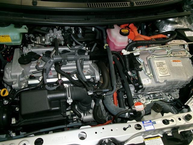 アクア Ｇ　バックモニタ　セキュリティー　メンテナンスノート　デュアルエアバック　ナビＴＶ　パワーウィンドウ　地デジ　ＥＳＣ　ＡＴエアコン　ＡＢＳ　パワーステアリング　オートクルーズ　アルミ　運転席エアバッグ（10枚目）