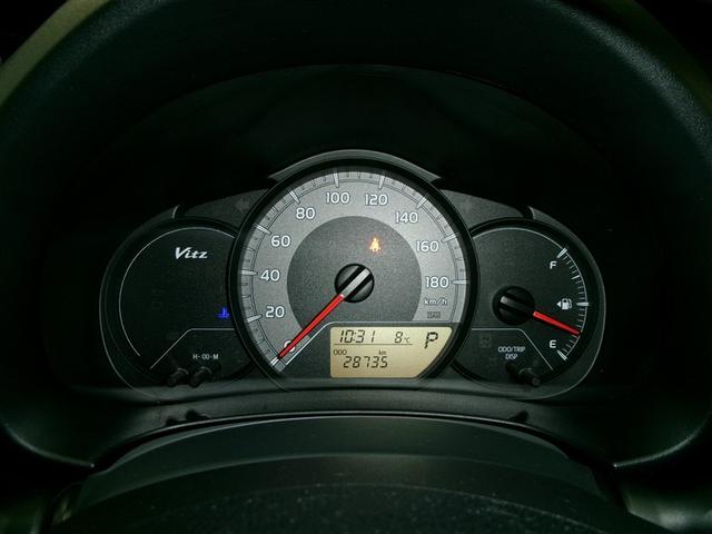 ヴィッツ Ｆ　アルミ　イモビライザー　衝突被害軽減ブレーキ　ＰＷ　ＥＳＣ　スマートキー　ＰＳ　キーレスエントリー　切替式４ＷＤ　記録簿　ＤＶＤ　フルセグテレビ　ＡＢＳ　Ｂカメラ　エアコン　寒冷地　Ｗエアバッグ（7枚目）