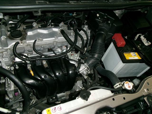 ノア Ｘ　ＡＵＸ　メンテナンスノート　地デジＴＶ　リアオートエアコン　パワーステアリング　助手席エアバック　オートクルーズコントロール　横滑り防止装置　キーレスエントリー　ナビ＆ＴＶ　オートエアコン　４ＷＤ（12枚目）