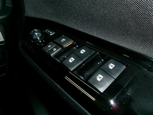 ヴォクシー ＺＳ　煌　セキュリティー　点検記録簿　スマートキー＆プッシュスタート　Ｗエアコン　ＬＥＤヘッド　ミュージックプレイヤー接続可　寒冷地　４ＷＤ車　横滑り防止　バックモニター　オートエアコン　ナビＴＶ　ＤＶＤ再生（30枚目）